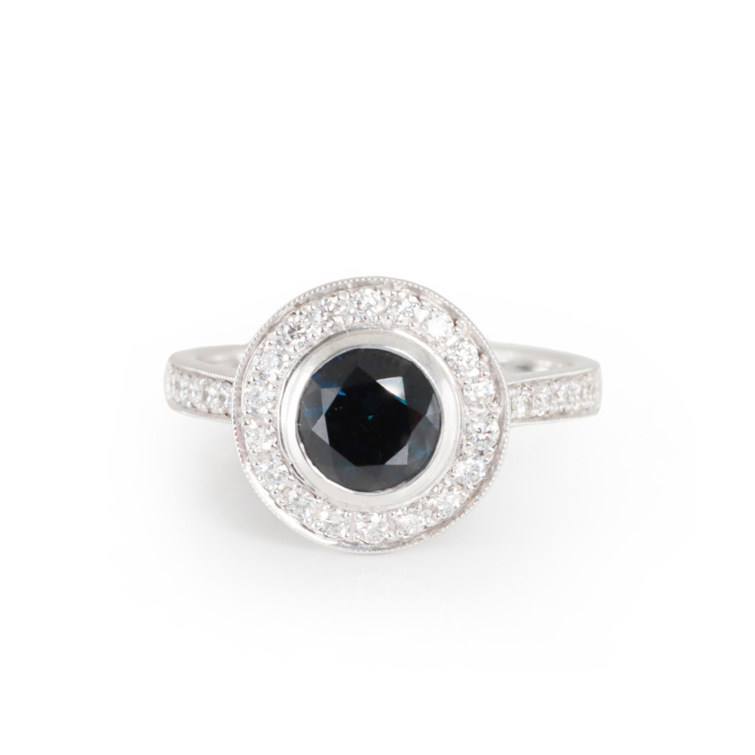 Austrialian round Sapphire with diamonds set in white gold, on a white background, Zappacosta Jewels