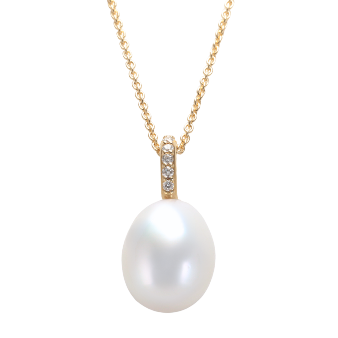 South Sea Pearl with natural diamond pendant, set in yellow gold, Zappacosta Jewels 