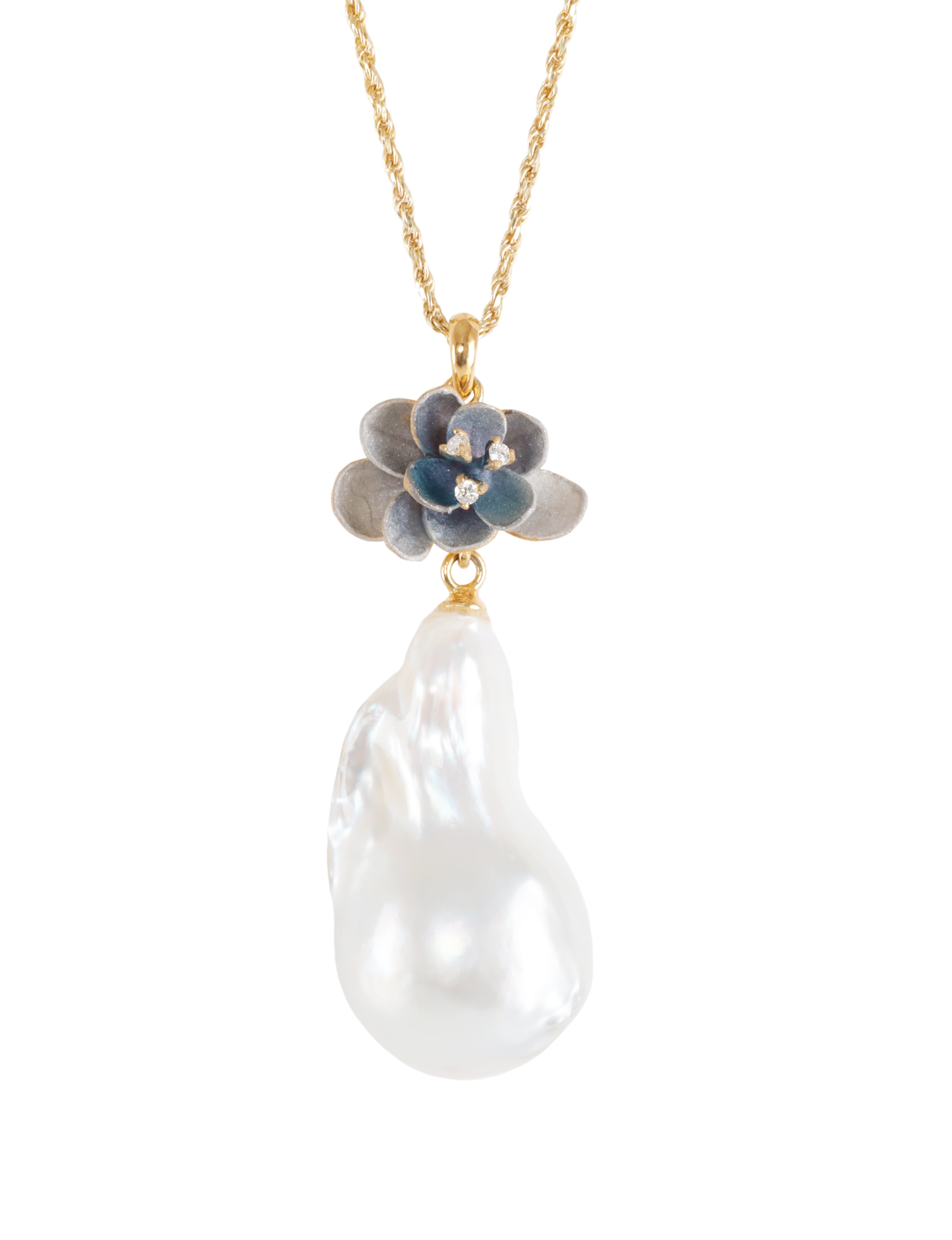 Baroque Pendant in Yellow Gold
